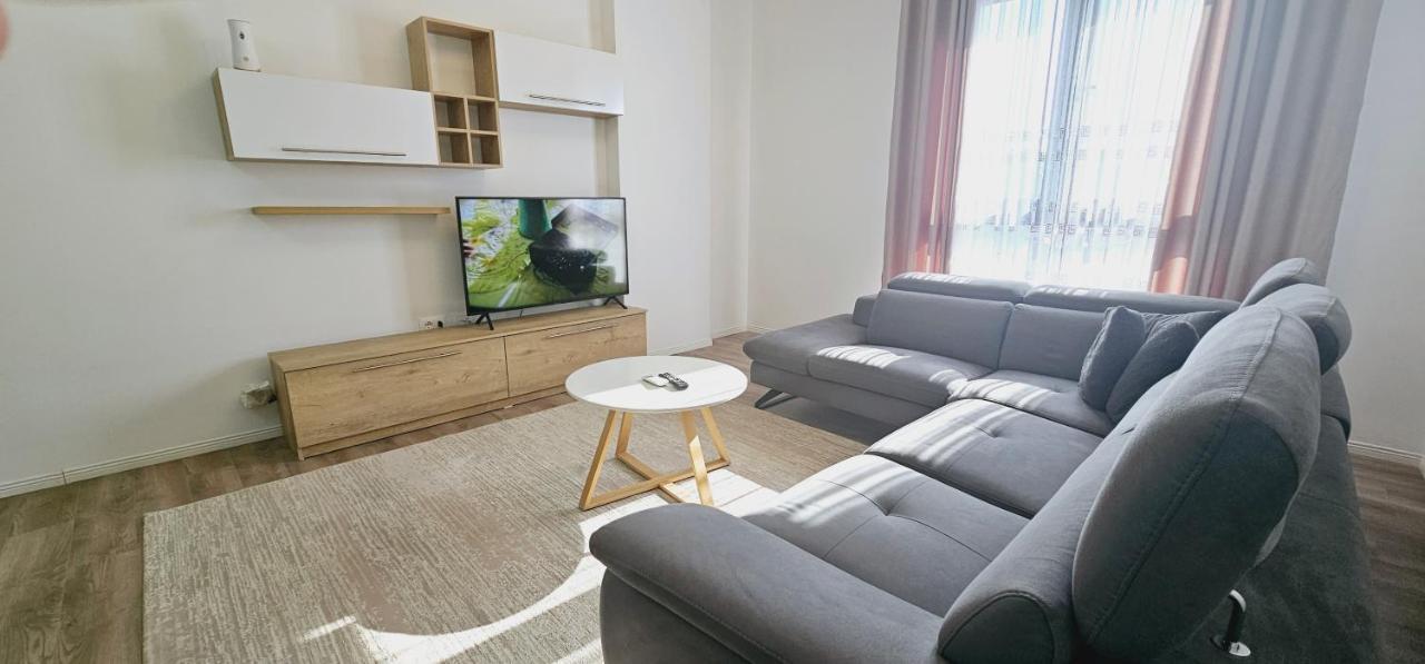 Myhouse At 21 Dhjetori Lägenhet Tirana Exteriör bild