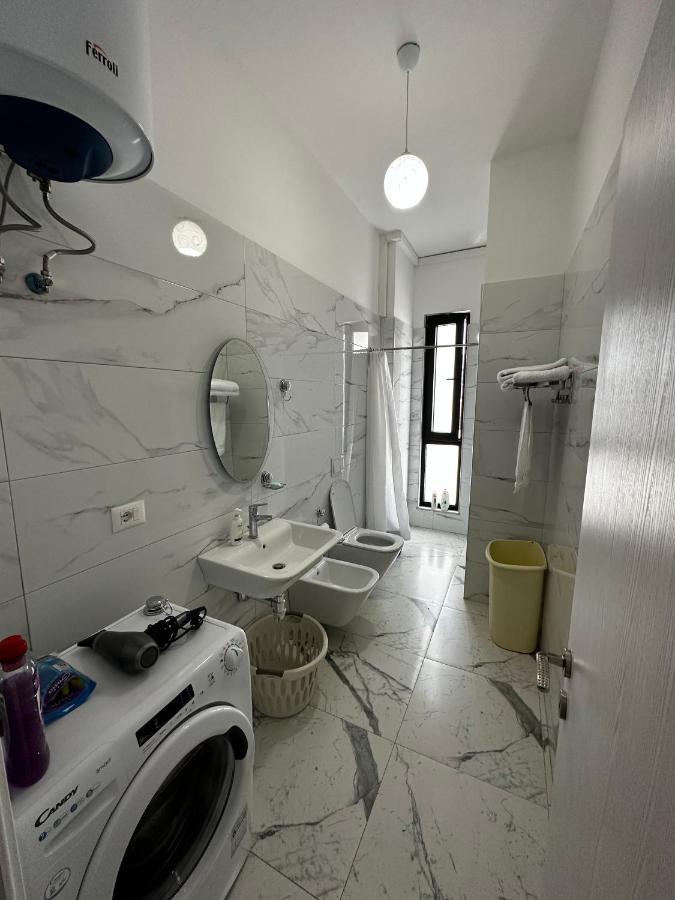 Myhouse At 21 Dhjetori Lägenhet Tirana Exteriör bild