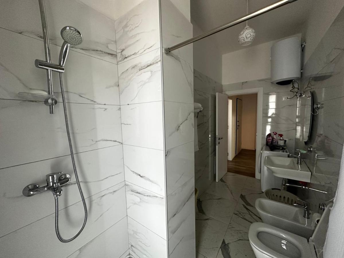 Myhouse At 21 Dhjetori Lägenhet Tirana Exteriör bild
